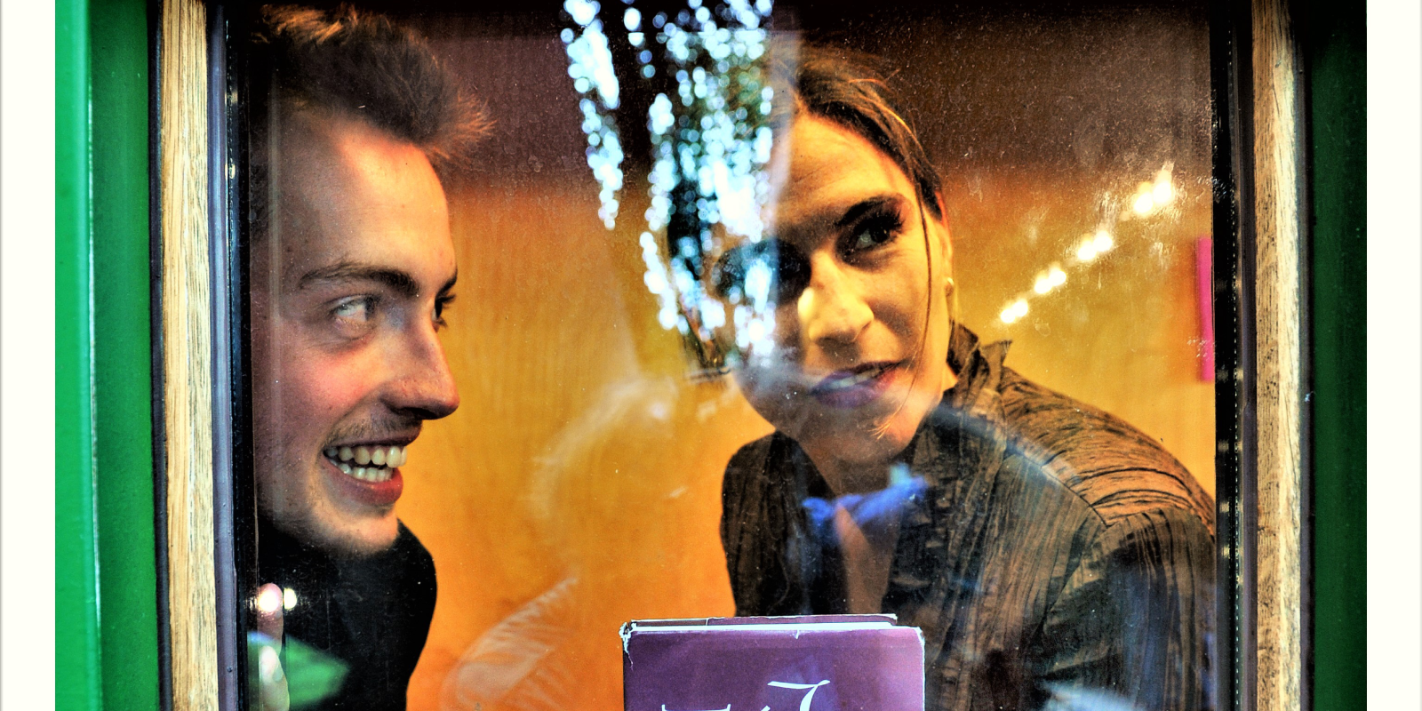 Been presenteert een zomers sketchprogramma, waarin twee vranke spelers u trakteren op drie verschillende eenakters.