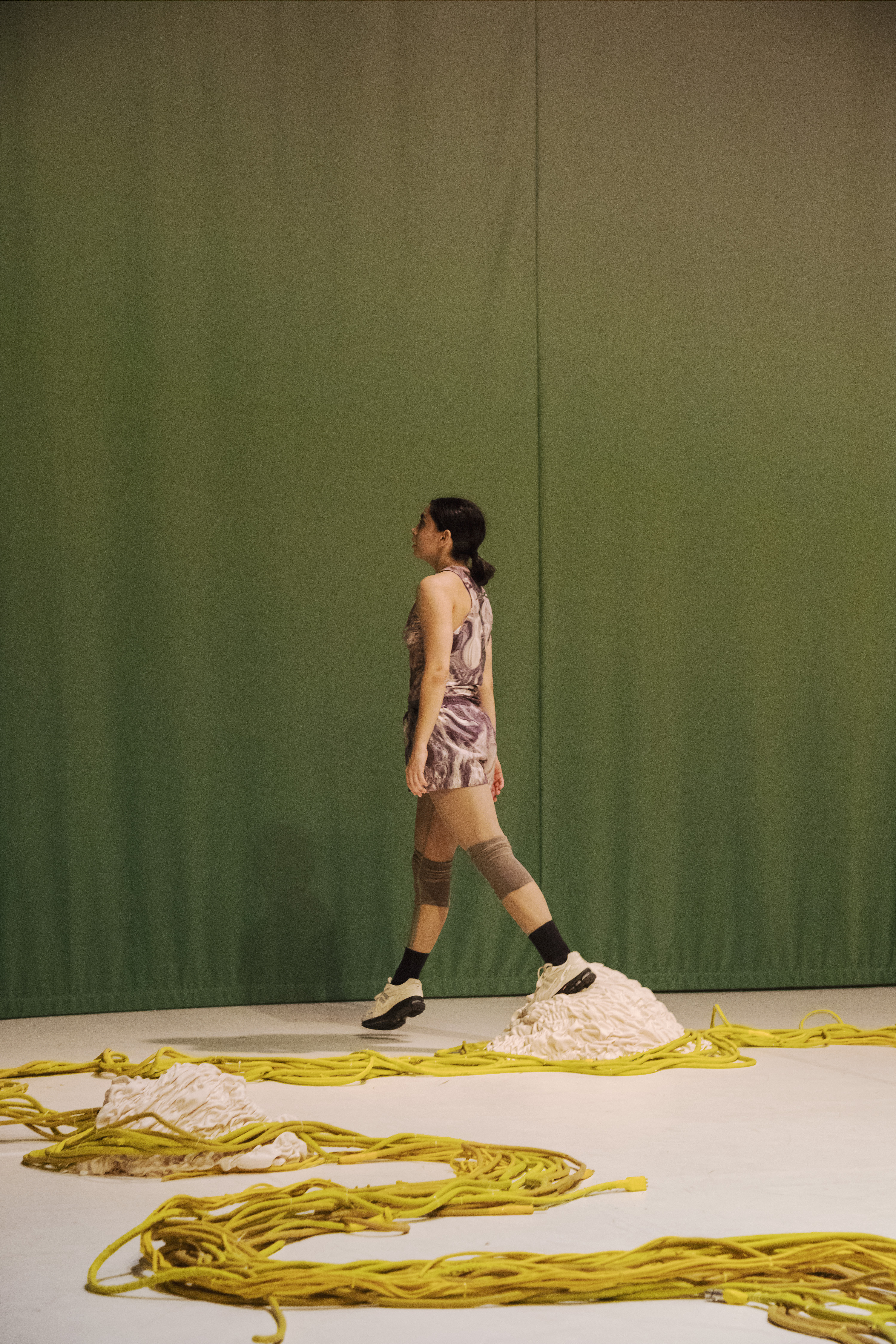 Foto_1_ AllWatchedOverbyMachinesofLovingGrace-EzraVeldhuis&BosseProvoost©LauraVanSeveren.jpg